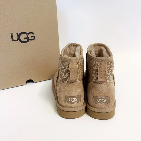 UGG CLASSIC MINI SNOW LEOPARD BOOTS